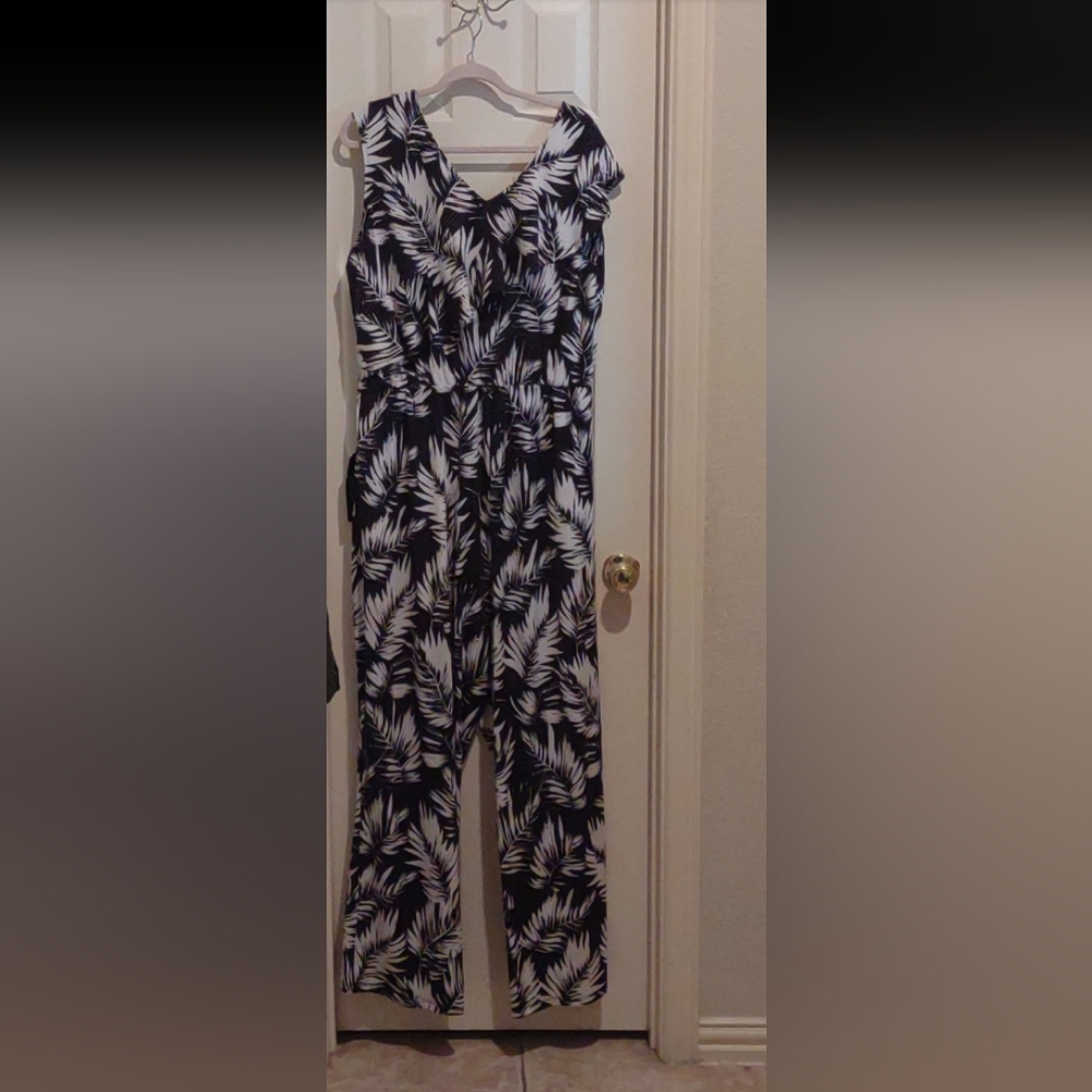 Avenue Tropical Floral print Romper Black/White